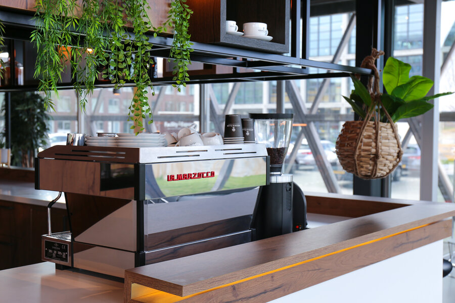 Account & Experience Manager — Aroma Club 6